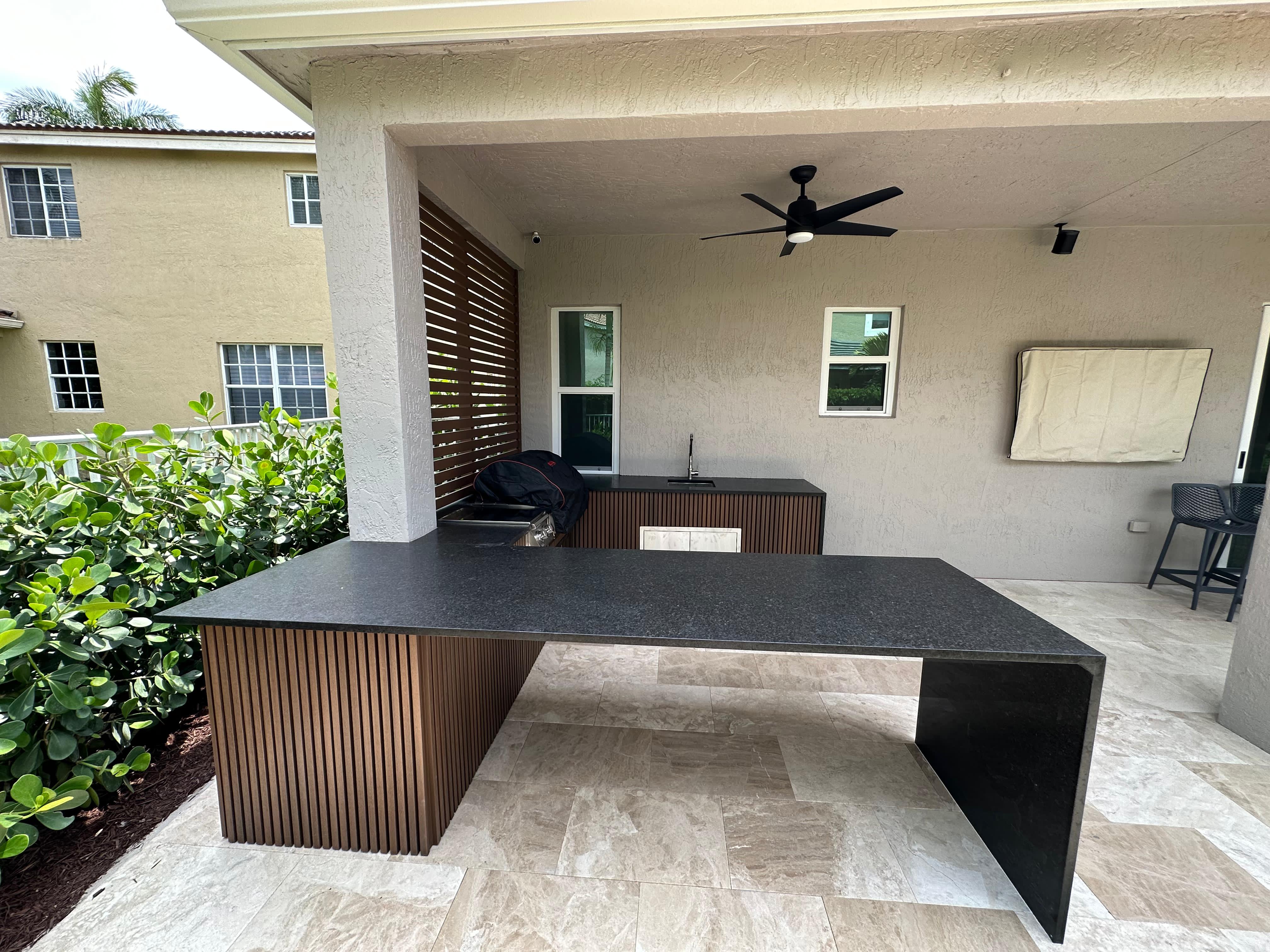 Pergola creating comfortable daytime entertaining space