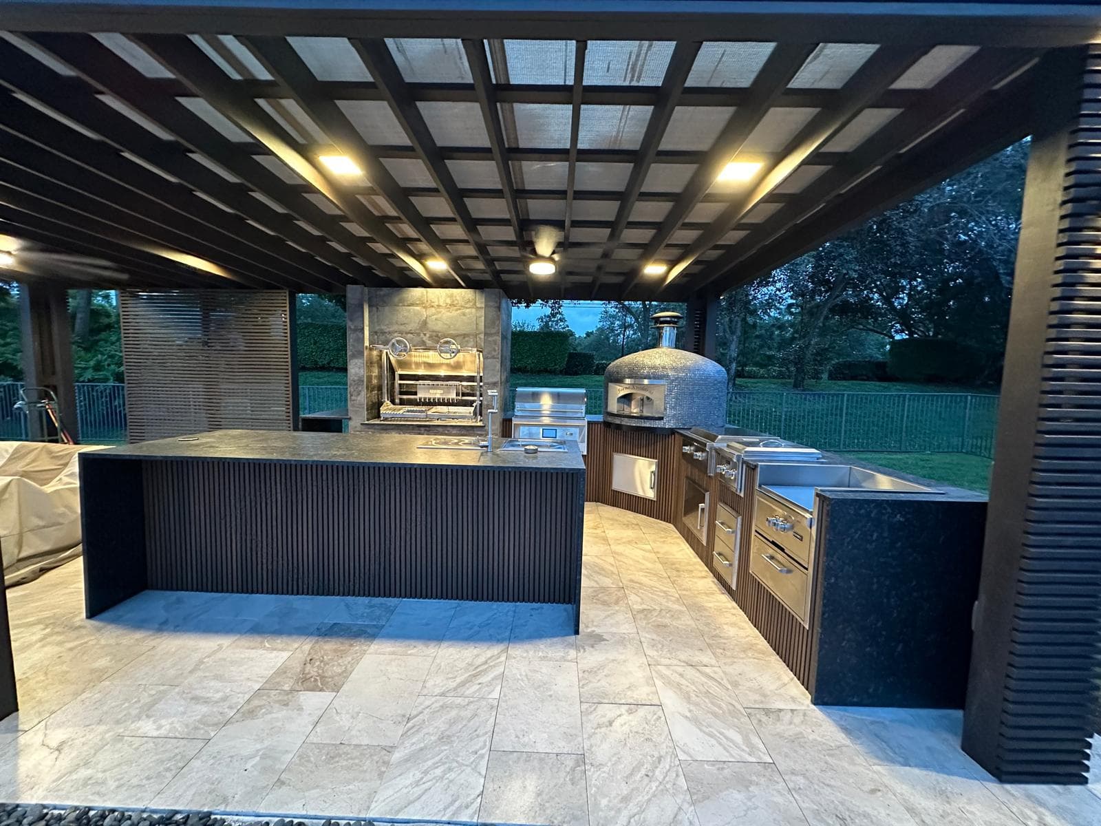 Luxury Outdoor Kitchen - Image 1